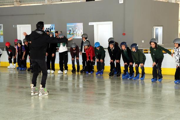 Van'da bir yılda 10 bin öğrenciye buz pateni eğitimi verildi