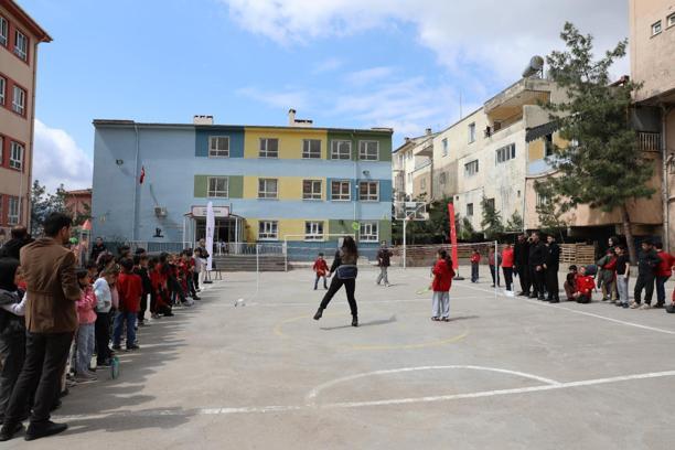 Mardin'de Polis Haftası kapsamında badminton etkinliği düzenlendi