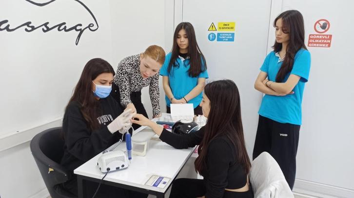 Bu liseyi bitiren öğrenciler güzellik uzmanı olacak