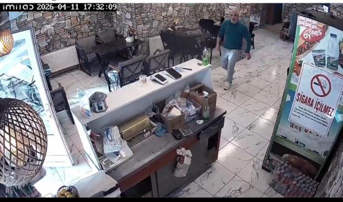 Kütahya'da 4.8 büyüklüğünde deprem; deprem anı kamerada