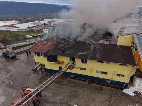 Kastamonu'da tekstil ve filtre malzemeleri üretilen fabrikadaki yangın kontrol altına alındı