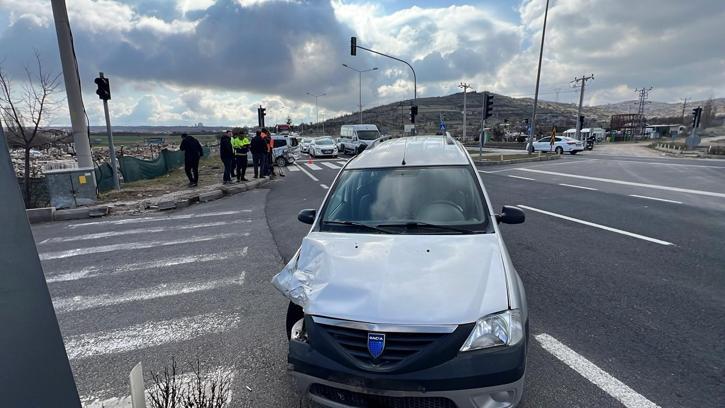 Nevşehir’de iki hafif ticari araç çarpıştı: 2 yaralı