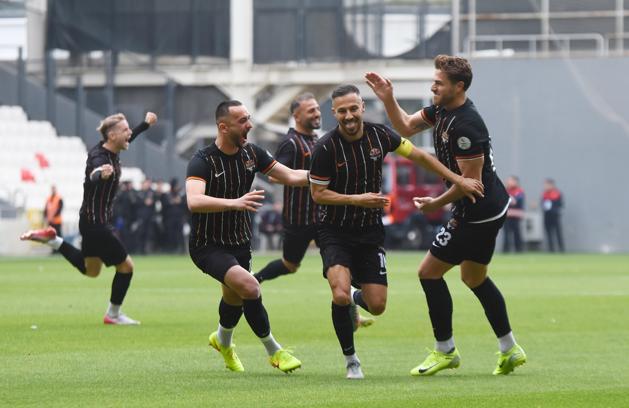 İzmir Çoruhlu FK finale çıkacak