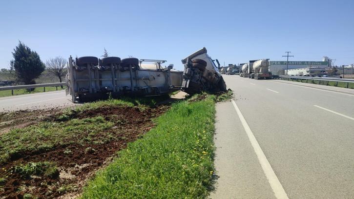 Kilis'te beton mikseri devrildi