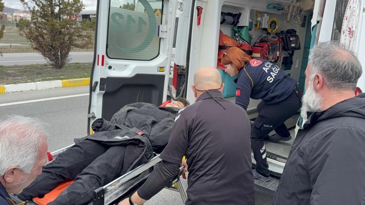 Sivas'ta kazada yaralanan 4 futbolcu ile 1 sürücünün tedavisi sürüyor