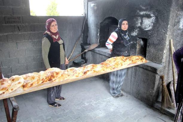 Asırlık geleneği iki komşu imece usulü yaşatıyor