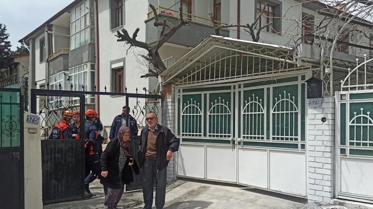 Konya'da 3.2 büyüklüğündeki depremin ardından 2 bina tahliye edildi