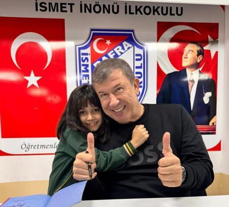 Eski milli futbolcu Tanju Çolak, Bafra’da öğrencilerle buluştu