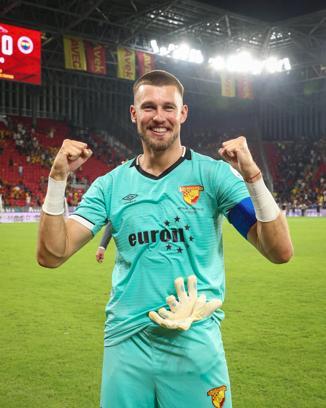 Göztepe'de Lis'e Lech Poznan kancası