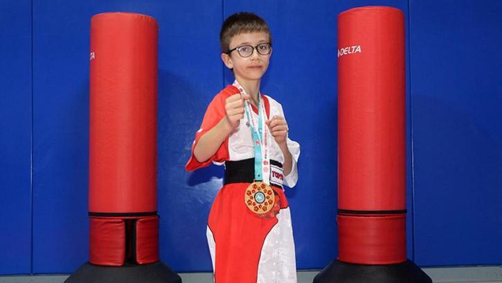 9 yaşındaki Yiğit Efe'nin hedefi, kick boksta Avrupa ve dünya şampiyonluğu
