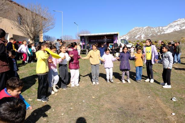 Van’da açık hava etkinliğinde çocuklar gönüllerince eğlendi