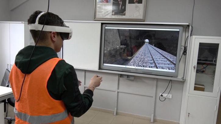 Erzincan'da öğrencilere simülasyon destekli raylı sistemler eğitimi