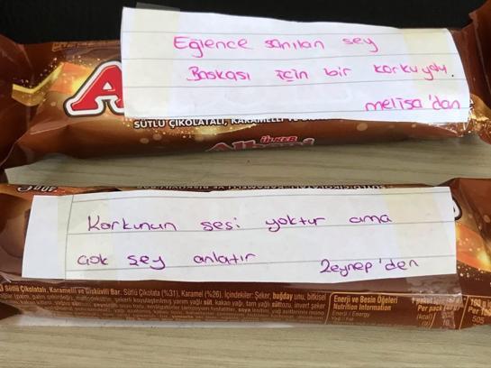 Ortaokul öğrencilerinden ilkokul öğretmenlerine çikolatalı hediye