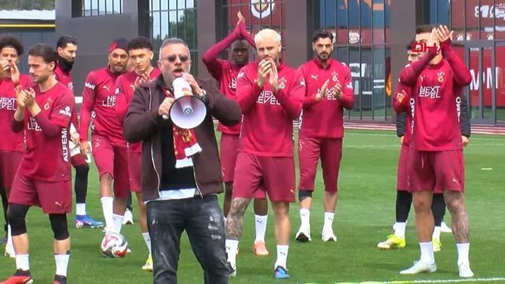 Galatasaray antrenmanda taraftarıyla buluştu
