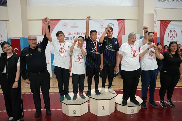 Özel Olimpiyatlar Ege Bölge Oyunları ödül töreniyle sona erdi