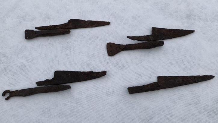 Hadrianopolis Antik Kenti'nde 5’inci yüzyıla ait bıçaklar ve kösüre taşı ortaya çıkarıldı