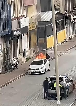 Osmaniye’de park halindeki otomobil yandı