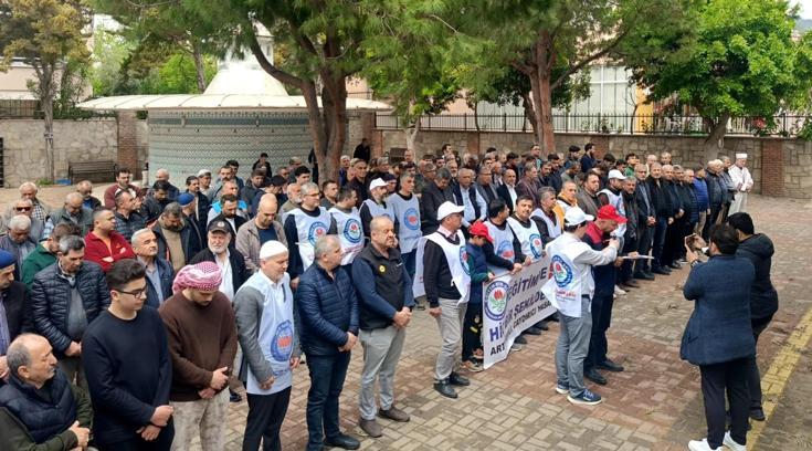 Okul saldırılarda hayatını kaybedenler için gıyabi cenaze namazı