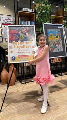 Minik ressam Defne ilk resim sergisini açtı