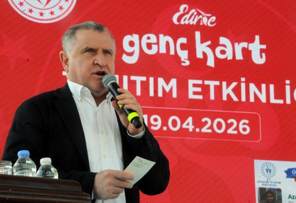 Bakan Bak: Gençlerimizi, çocuklarımızı dijital dünyadan, kötü alışkanlıklardan uzak tutmamız lazım