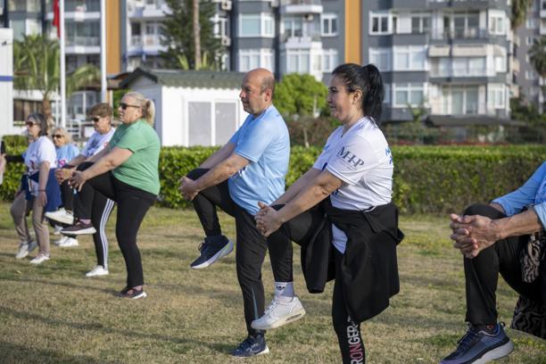 Mersinliler güne sabah sporu ile başlıyor