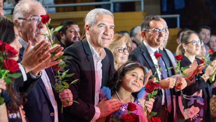 Hastalar ve hekimler aynı sahnede