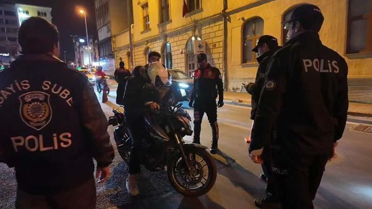 Kadıköy'de helikopter destekli 'Huzur İstanbul' denetimi