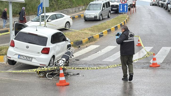 Otomobille motosiklet kavşakta çarpıştı: 2'si ağır, 3 yaralı