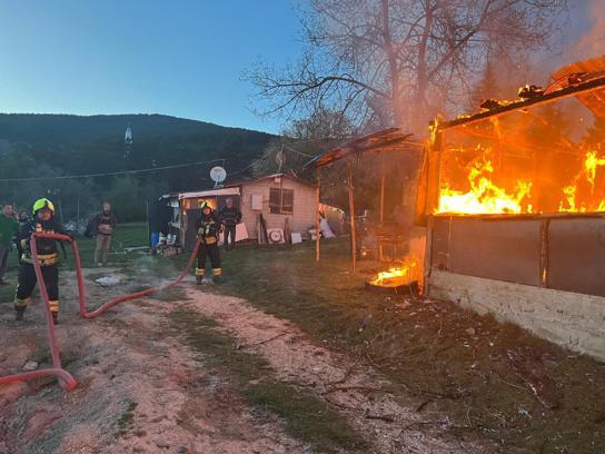 Yanan baraka kullanılamaz hale geldi