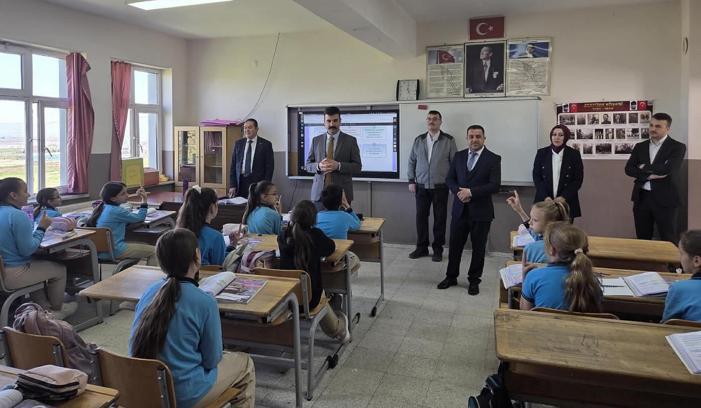 Kaymakamdan okullara 23 Nisan ziyareti
