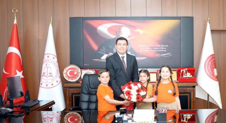 Öğrencilerden başsavcılığa 23 Nisan ziyareti