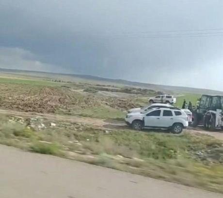 Boş arazide toprağa gömülü ceset bulundu