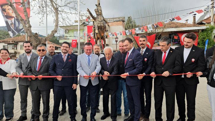 Yenilenen Atatürk heykeli açıldı