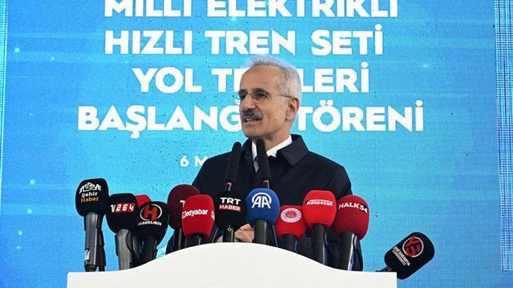 Türkiye'nin ilk hızlı treni saatte 225 kilometre hıza ulaştı