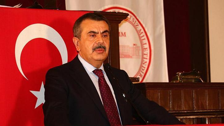 Bakan Tekin, öğrencilerle 1'inci TBMM'ye yürüdü