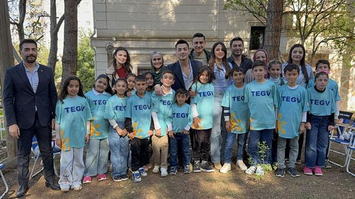‘Uzak Şehir’ setinin kapıları çocuklara açıldı