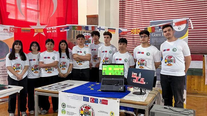 Lise öğrencilerinden çocuklara afet bilinci kazandıran mobil oyun