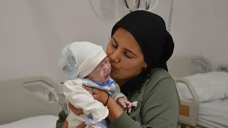 İç organları göğüs kafesinde doğan Reyyan bebek, ameliyatla sağlığına kavuştu