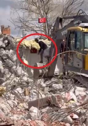 İş makinesi operatörünün Türk bayrağı hassasiyeti kamerada