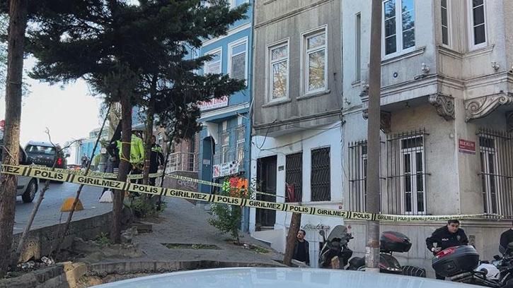 Beyoğlu'nda bir kişi evinde ölü bulundu