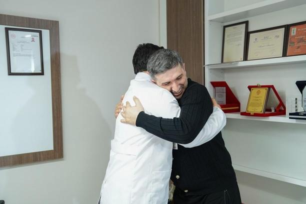 Nefes darlığı ve karın şişkinliği ile geldi 20 santimetre çapında kist çıkarıldı