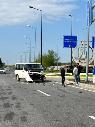 Mardin'de otomobil ile minibüs çarpıştı: 2 yaralı