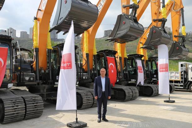İpekyolu Belediyesi'ne TBB'den paletli ekskavatör hibesi