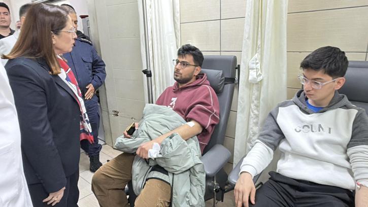 Bartın Valisi Nurtaç Arslan, yaralı öğrencileri ziyaret etti