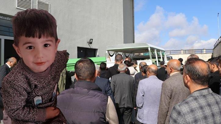 Köpek saldırısında ölen 5 yaşındaki Hamza toprağa verildi