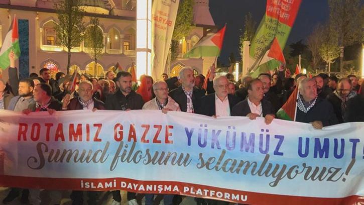 Sumud Filosu'na yönelik saldırıları protesto eden grup İsrail Konsolosluğu'na yürüdü