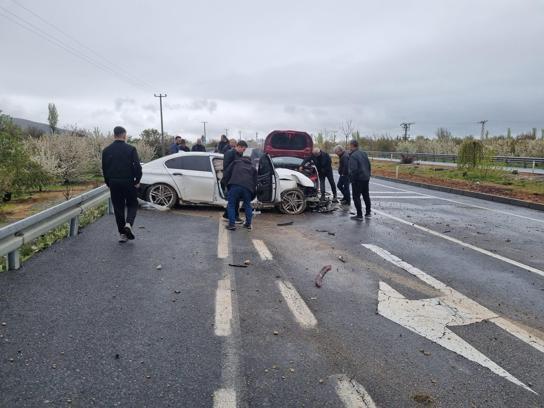 Konya'da 2 otomobil çarpıştı: 4 yaralı
