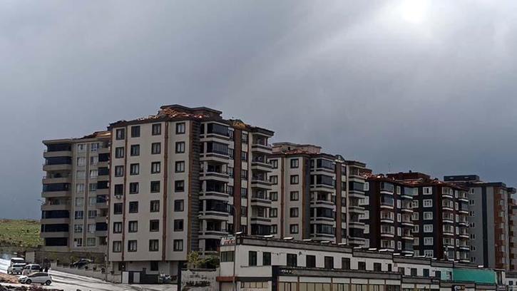 Gaziantep’te fırtınanın hasarı gün ağarınca ortaya çıktı