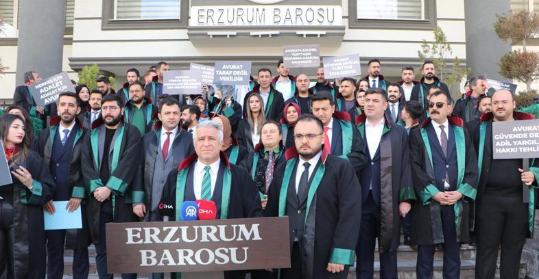 Bıçaklı saldırıya uğrayan avukat yara almadan kurtuldu; barodan destek açıklaması