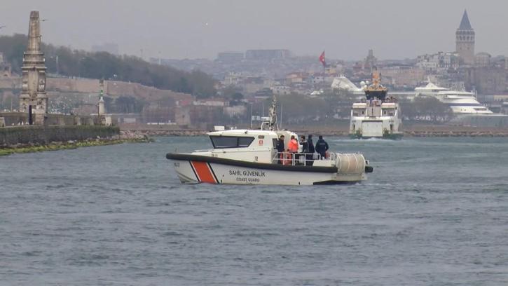 Kadıköy'de vapura binen Azerbaycanlı kadın kayboldu; çantası bulundu denizde aranıyor